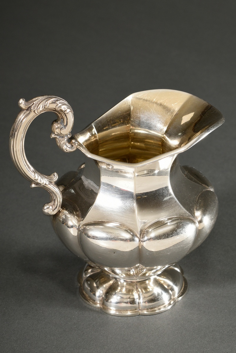 Spätbiedermeier Milchgießer mit bombiertem Korpus und ornamentalem Ohrenhenkeln, MZ: Spille, Silber - Bild 2 aus 4