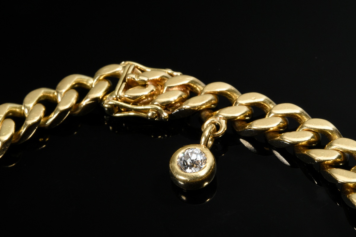 Heavy yellow gold 750 flat curb bracelet with old-cut diamond pendant (approx. 0.23ct/S2/TCR), 32.7 - Image 2 of 3