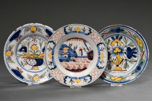 3 Kleine holländische Fayence Teller mit polychromer Schlickermalerei "Chinoiserie" und "Blumenvase