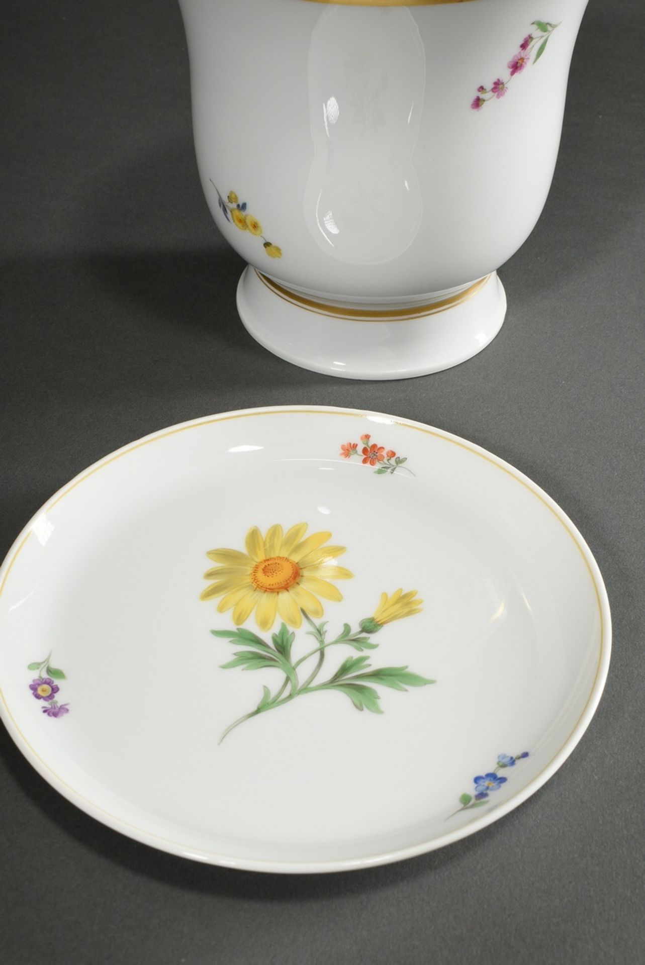 7 Various pieces Meissen "German Flower", 20th c., consisting of: Ornamental plate (Ø 22cm, 2 grind - Image 7 of 11