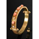 Yellow gold 750 bangle in Castellani style with rich granulé decoration, corals and freshwater pear