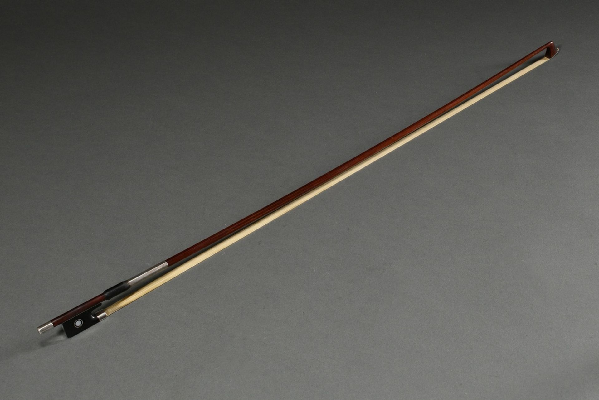 Master violin bow, Saxony 20th century, probably Pfretzschner, octagonal pernambuco stick, silver m - Image 9 of 9