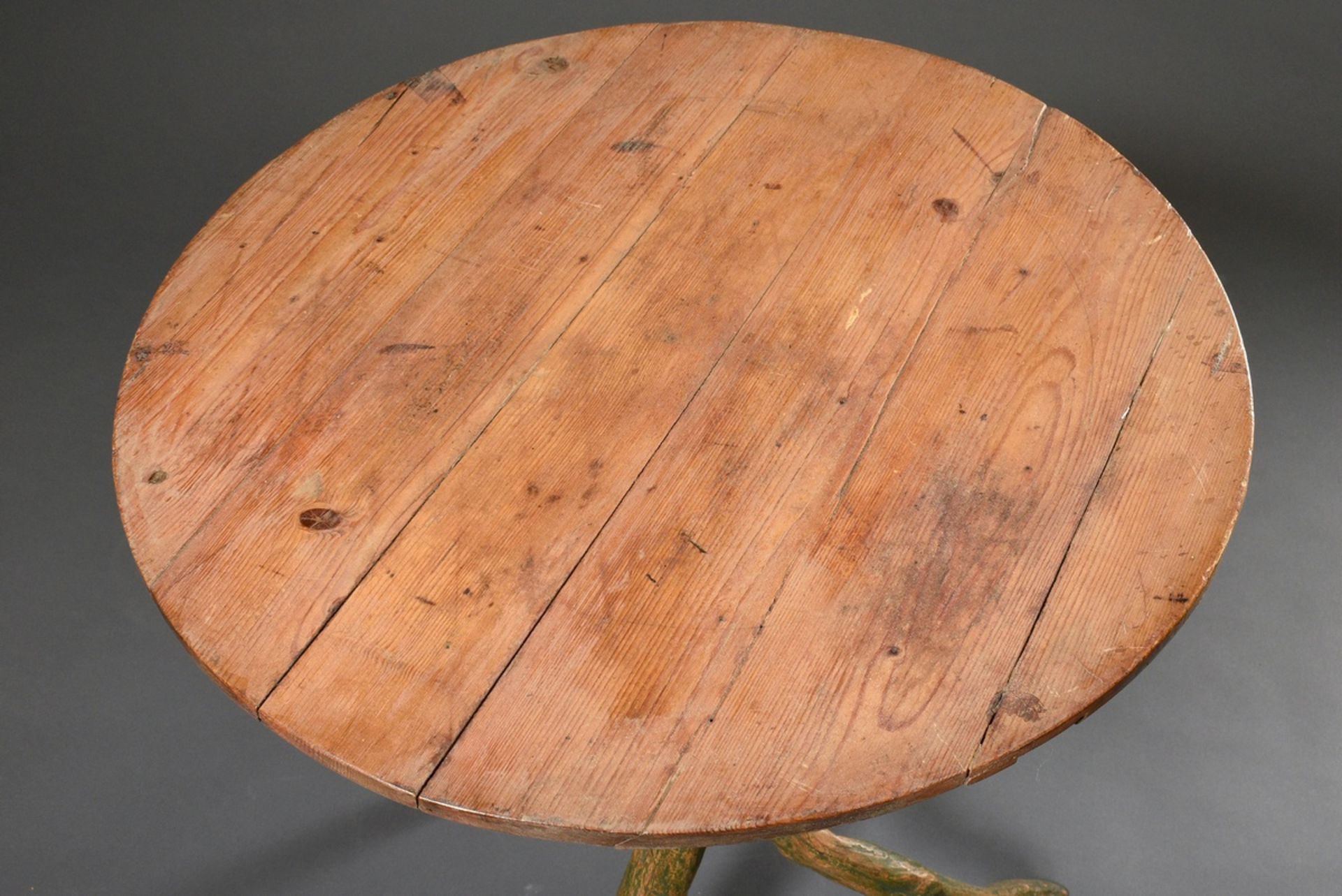 Rural side table with round top on three-legged branch base, green remnants, Sweden 19th century, h - Image 3 of 3