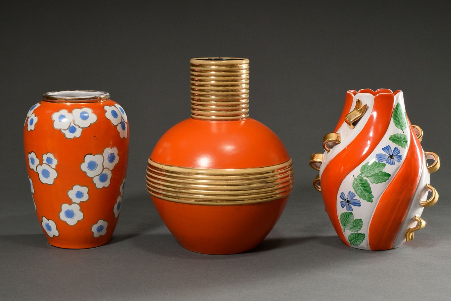3 Diverse italienische Midcentury Vasen, um 1950, Keramik mit farbigen Dekoren und Vergoldung auf o