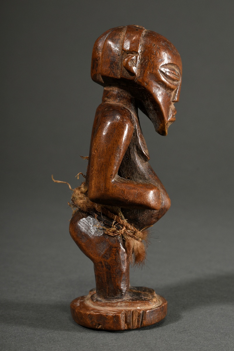 Small female figure of the Songye, Central Africa/ Congo (DRC), 1st half 20th c., wooden figure on  - Image 3 of 7