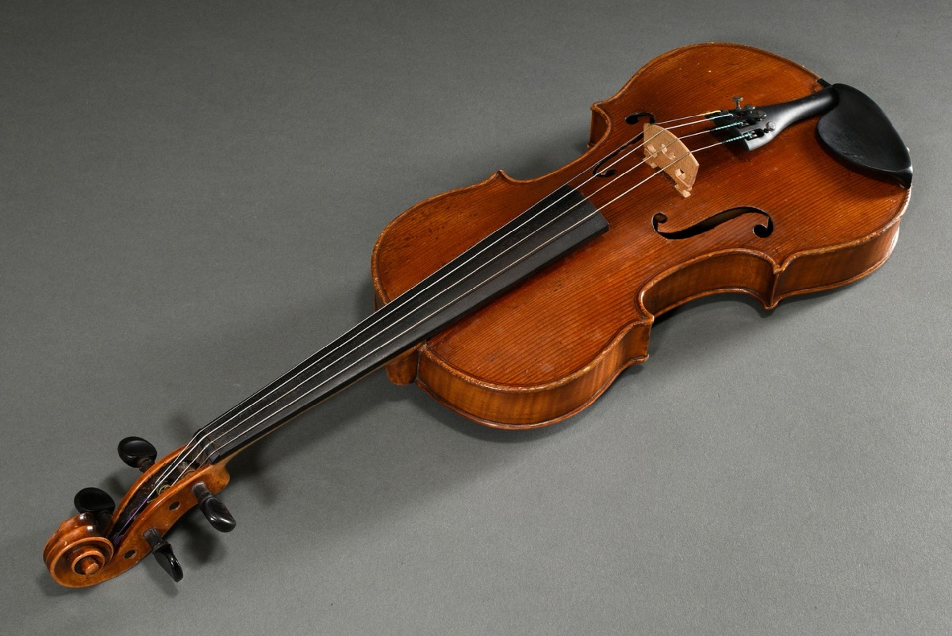 Deutsche Geige, wohl Sachsen um 1900, ohne Zettel, geteilter und leicht geflammter Boden, spielfert - Bild 7 aus 12