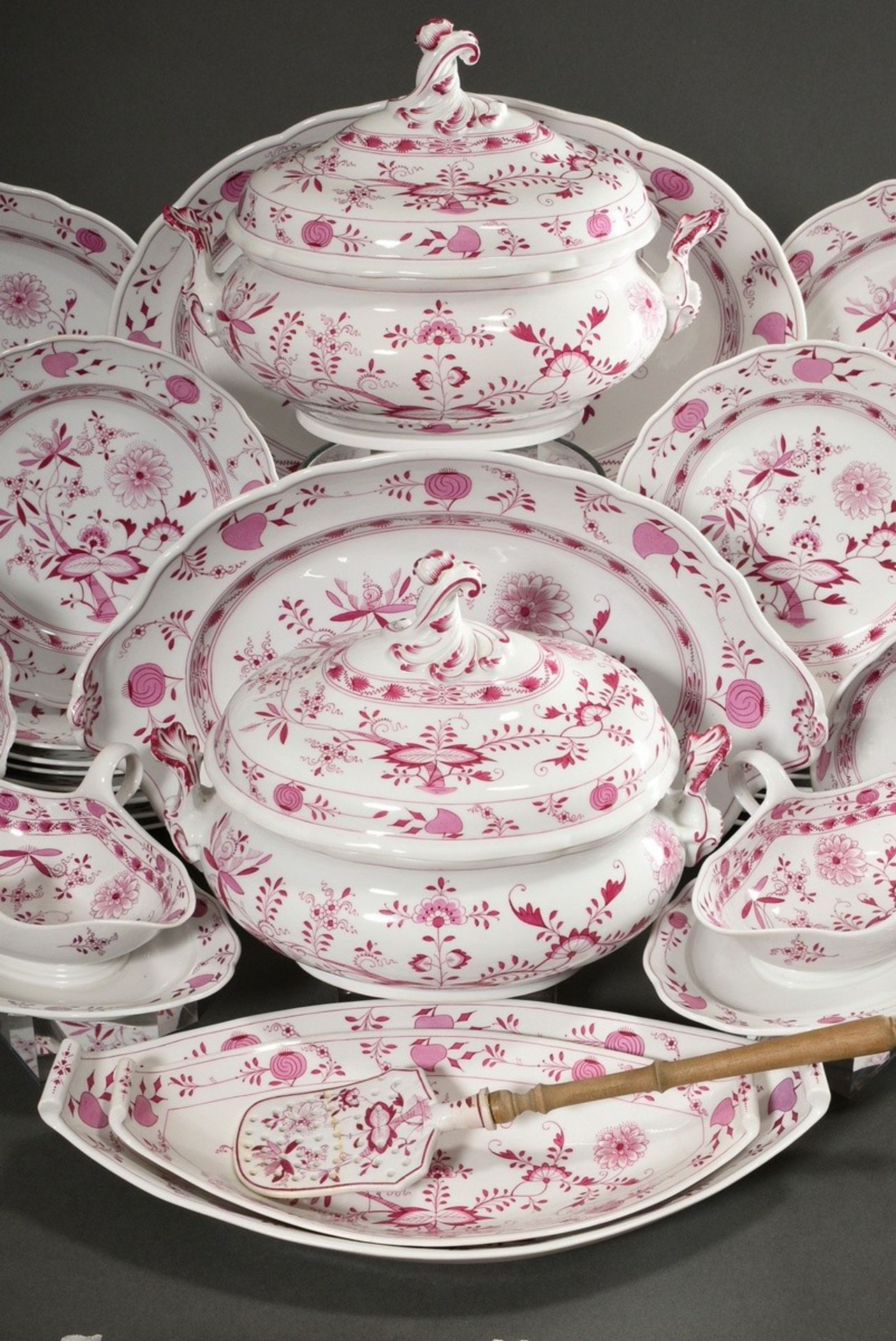65 Teile seltenes Meissen Speiseservice "Zwiebelmuster Pink", Sonderanfertigung um 1900, bestehend  - Bild 5 aus 27
