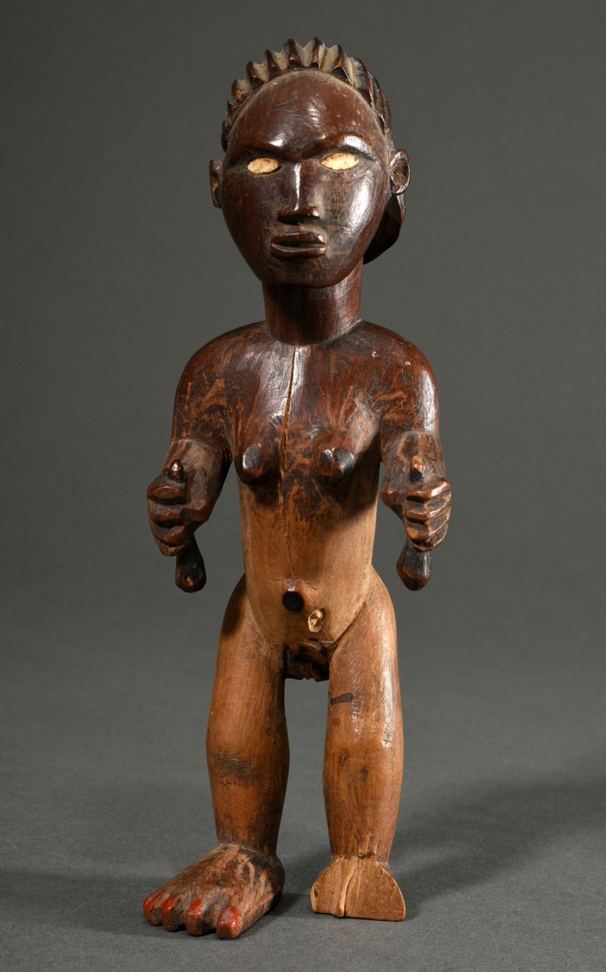 Figur der Bembe im Kingwe Stil (acc. Rahoul Lehuard), Zentral Afrika/ Kongo (DRC), Holz mit Farbres - Bild 2 aus 10