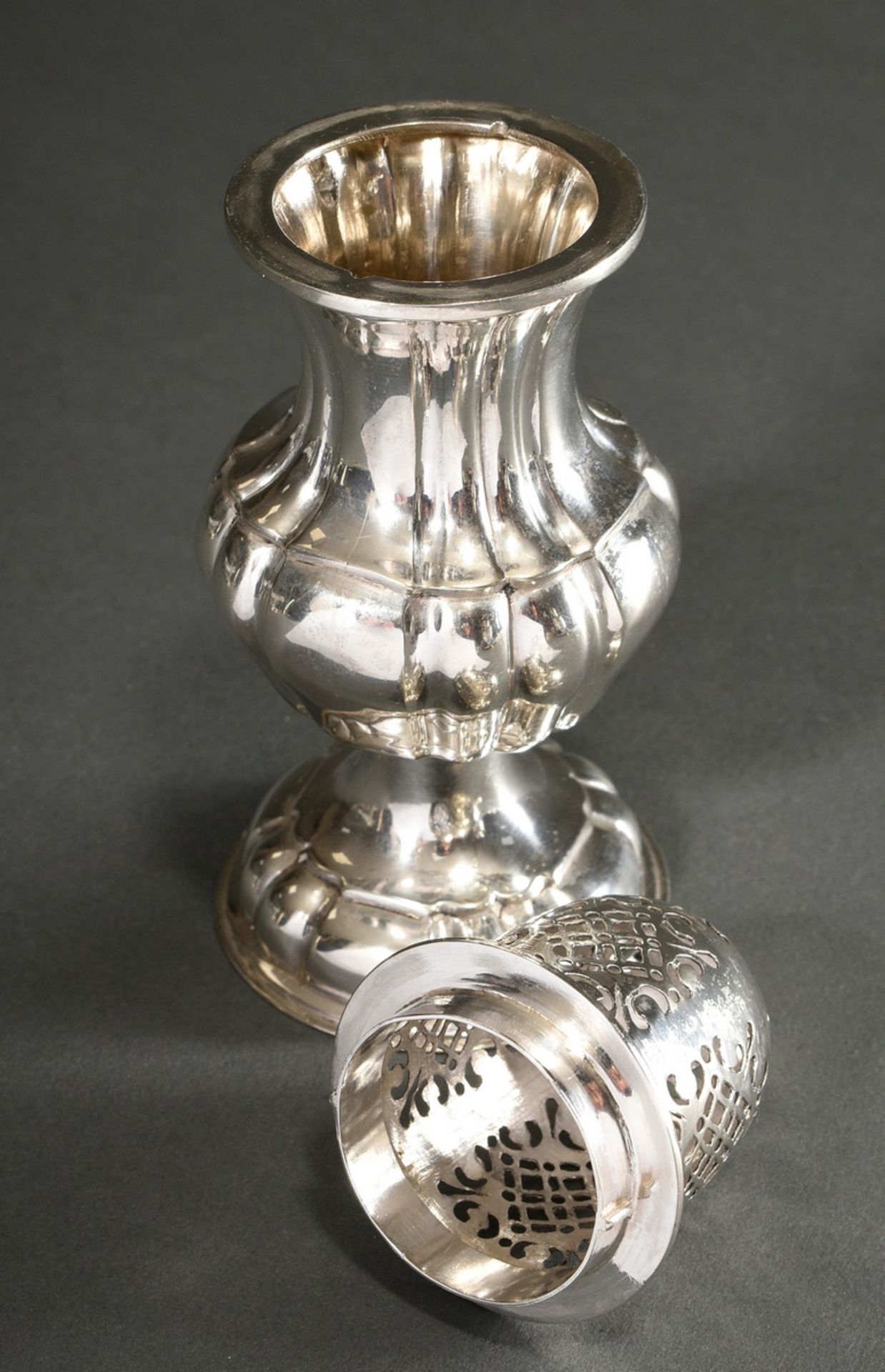 Sugar shaker with gadrooned wall in baroque façon with ornamentally pierced lid, German, silver 800 - Image 3 of 5