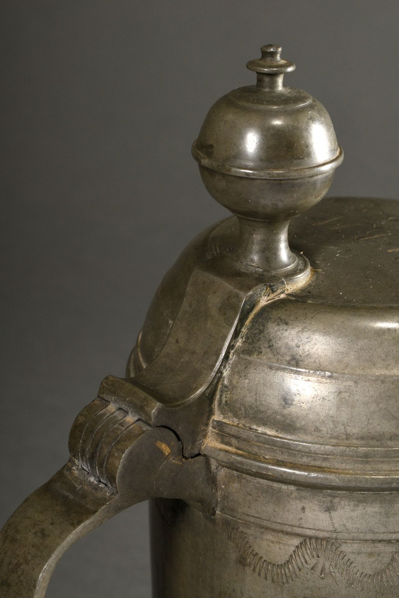 Pewter tankard in cylindrical form with wide flared base, domed hinged lid with spherical thumb res - Image 4 of 9