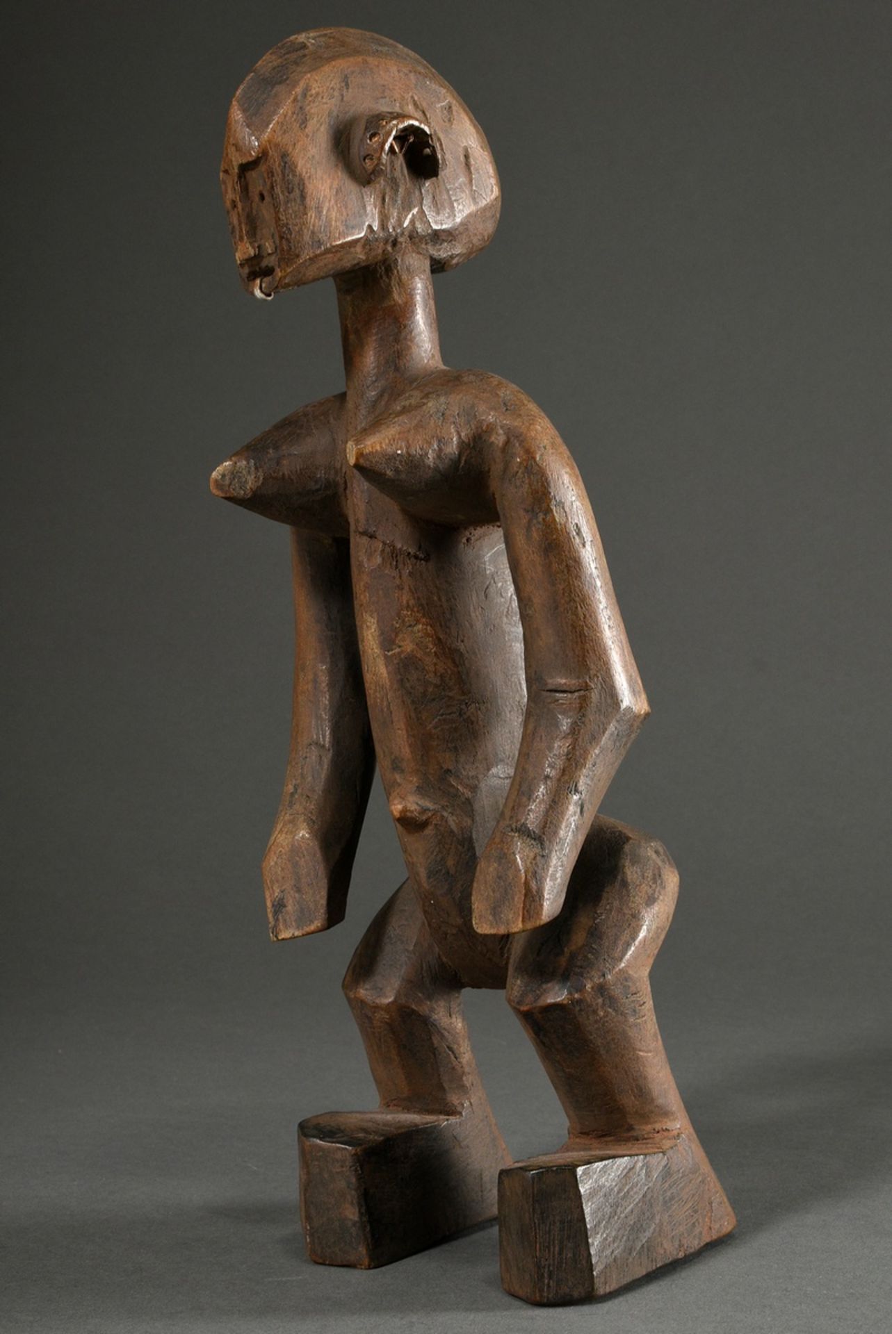 Figur der nördlichen Bamana/ Bambara, West Afrika/ Mali 1. Hälfte 20.Jh., Holz, in beiden Ohren alt - Bild 2 aus 11