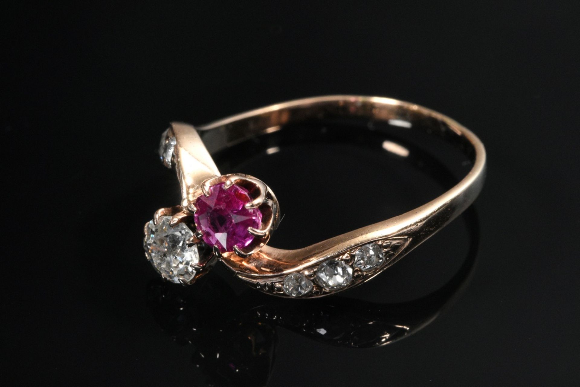 Red gold 585 Toi et Moi ring with synthetic ruby and old-cut diamonds (together approx. 0.40ct/VSI- - Image 2 of 3