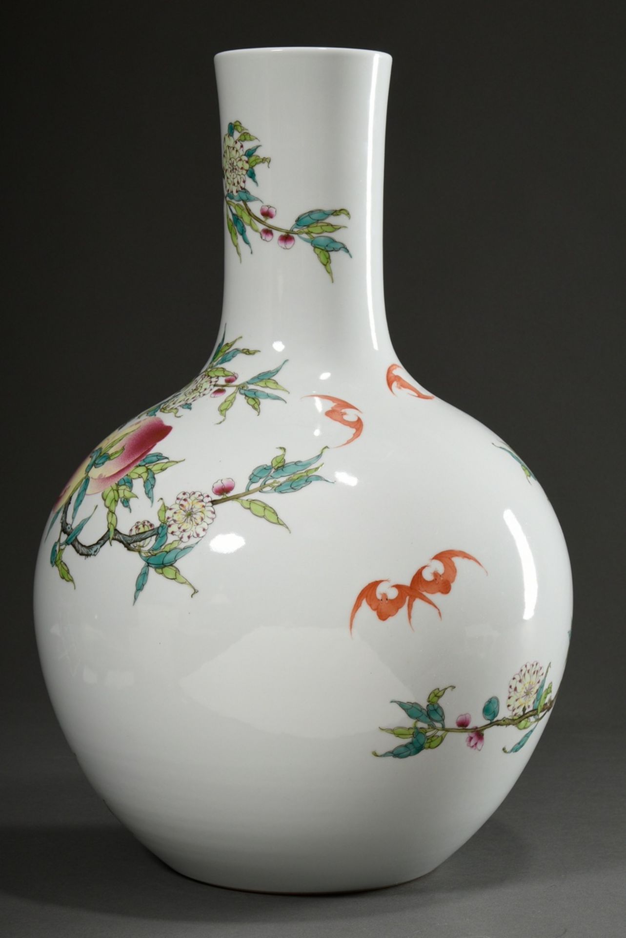 Große Tianqiuping Vase mit röhrenförmigem Hals über Kugelkorpus in feiner Famille Rose Malerei „Ach - Bild 3 aus 9