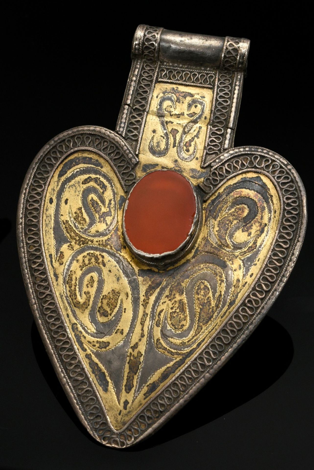 2 Pieces Tekke Turkmen comb and "Asyk" pendant, vegetal fire-gilt silver with carnelian, glass plat - Image 2 of 4