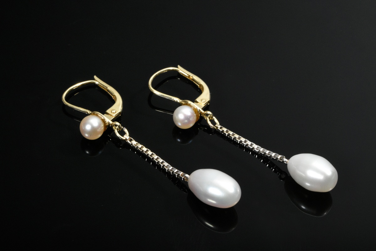 Pair of yellow gold 585 earrings with Akoya and Biwa pearls, 2.7g, l. 4.3cm