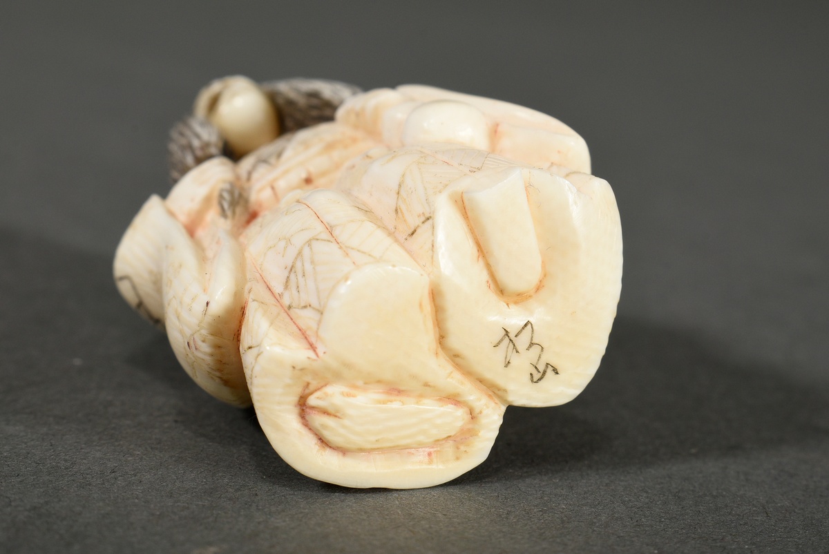 2 Various ivory netsuke and carving: ‘Actor with turning head and calabash’ (signed Shôzan 松山, h. 5 - Image 12 of 13