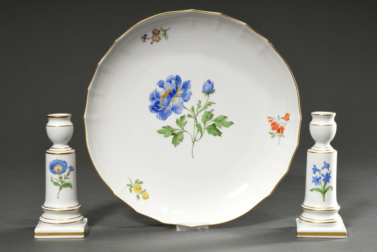 3 Various pieces Meissen "Deutsche Blume", after 1950: Cake plate (Ø 28cm) and 2 candlesticks (h. 1