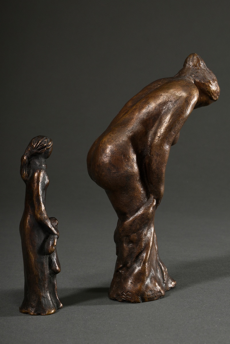 2 Maetzel, Monika (1917-2010) Figures "Female Nude Dressing" and "Mother and Child" 1979, patinated - Image 3 of 7