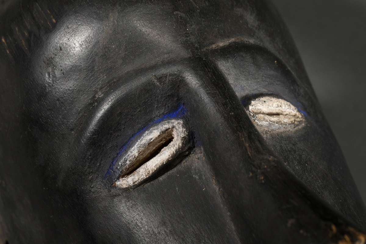 Guro buffalo mask, "Glo" or "Zewe" mask, West Africa/ Ivory Coast, 1st half 20th c., wood, traces o - Image 11 of 14