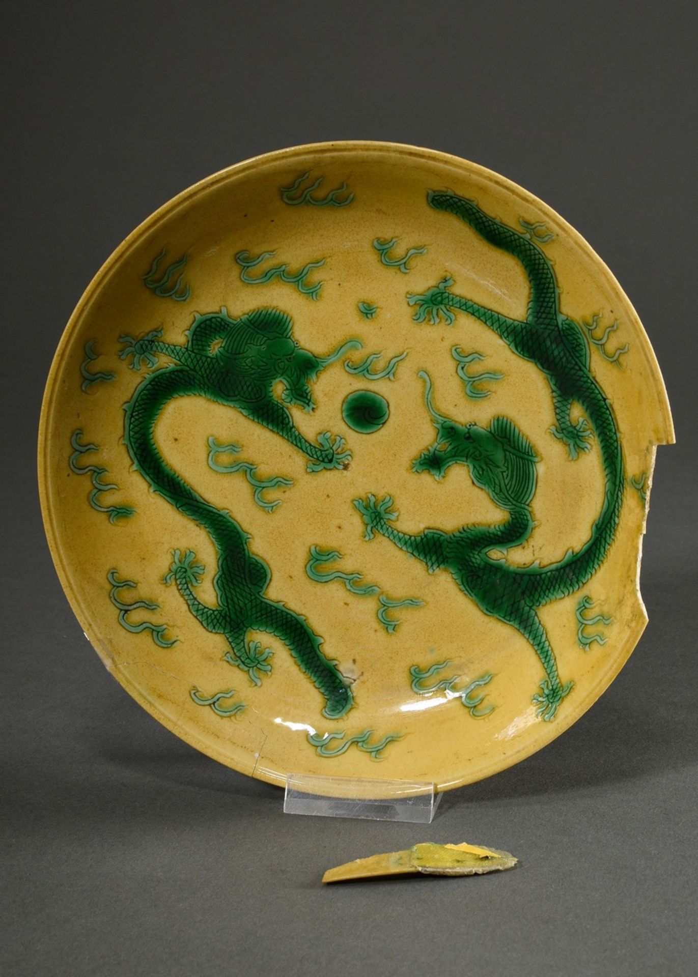 2 Pieces Chinese bowl (h. 7cm, Ø 16cm) and plate (Ø 17.5cm) with Sancai painting "Dragon" on the bo - Image 2 of 10