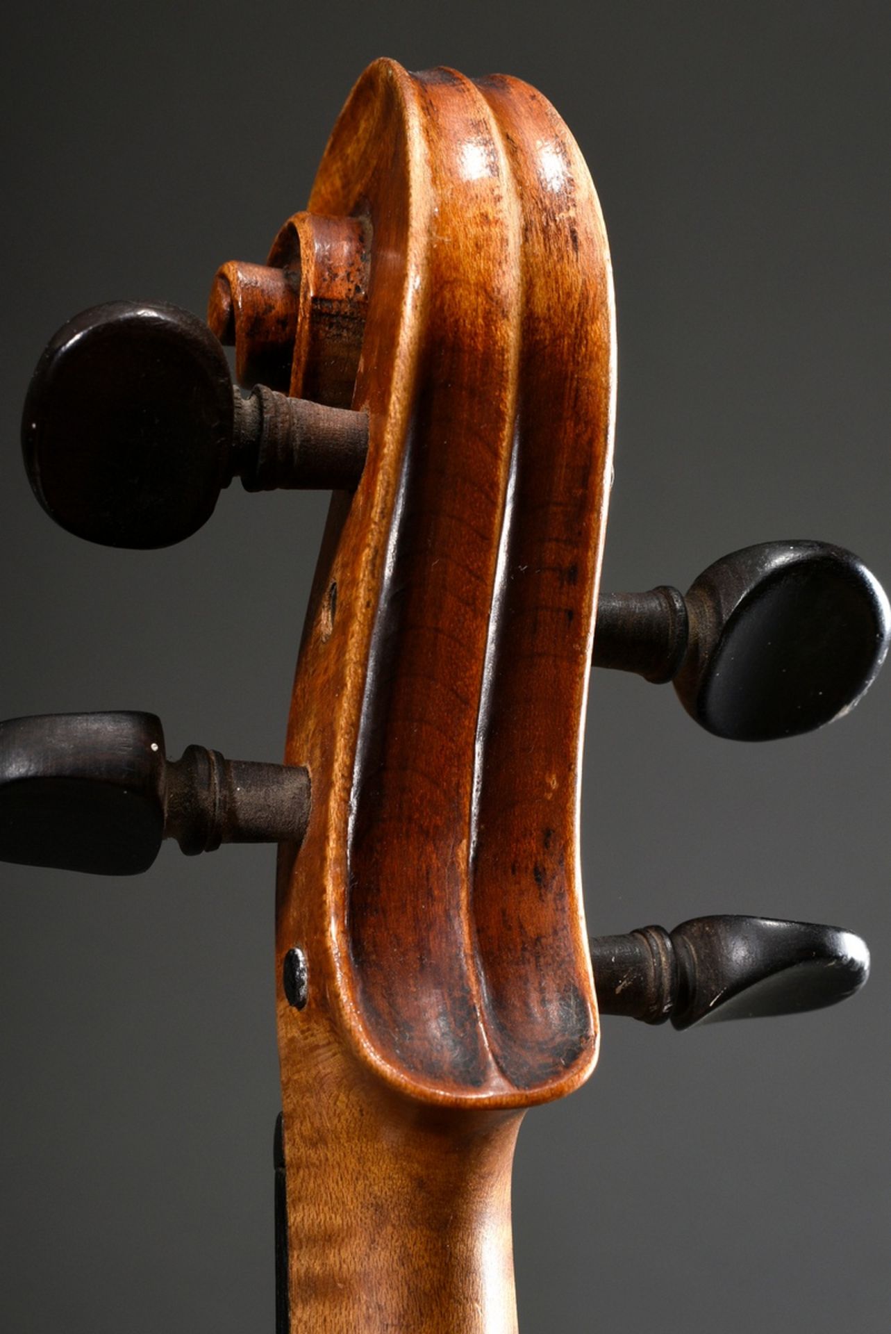 Deutsche Geige, wohl Sachsen um 1900, Zettel innen “Antonius Stradivarius Cremonensis, Faciebat Ann - Bild 7 aus 8