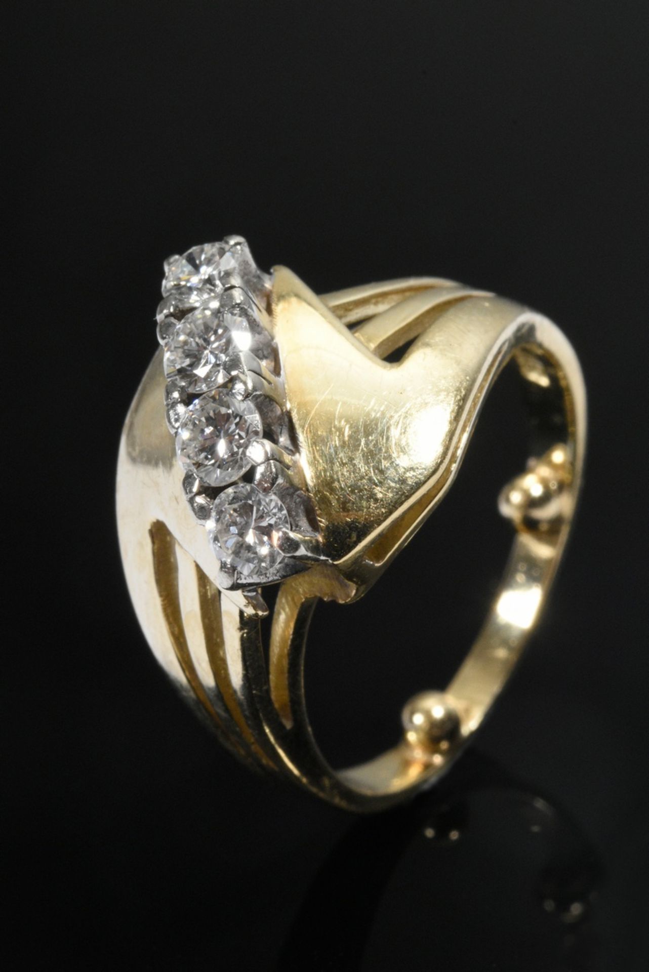 Modern yellow gold 585 ring with diagonally set diamond bar (approx. 0.40ct/VSI/W in total) on trip - Image 2 of 3