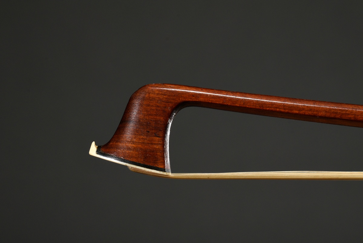 Master violin bow, Saxony 20th century, probably Pfretzschner, octagonal pernambuco stick, silver m - Image 4 of 9