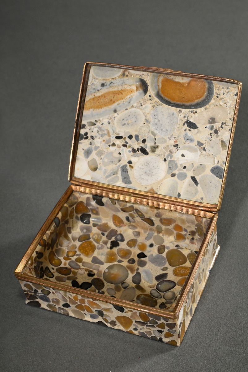 Rectangular puddingstone tabatiere with chiselled doublé mounting, approx. 1780/1800, 3.2x8.1x6.4cm - Image 3 of 4