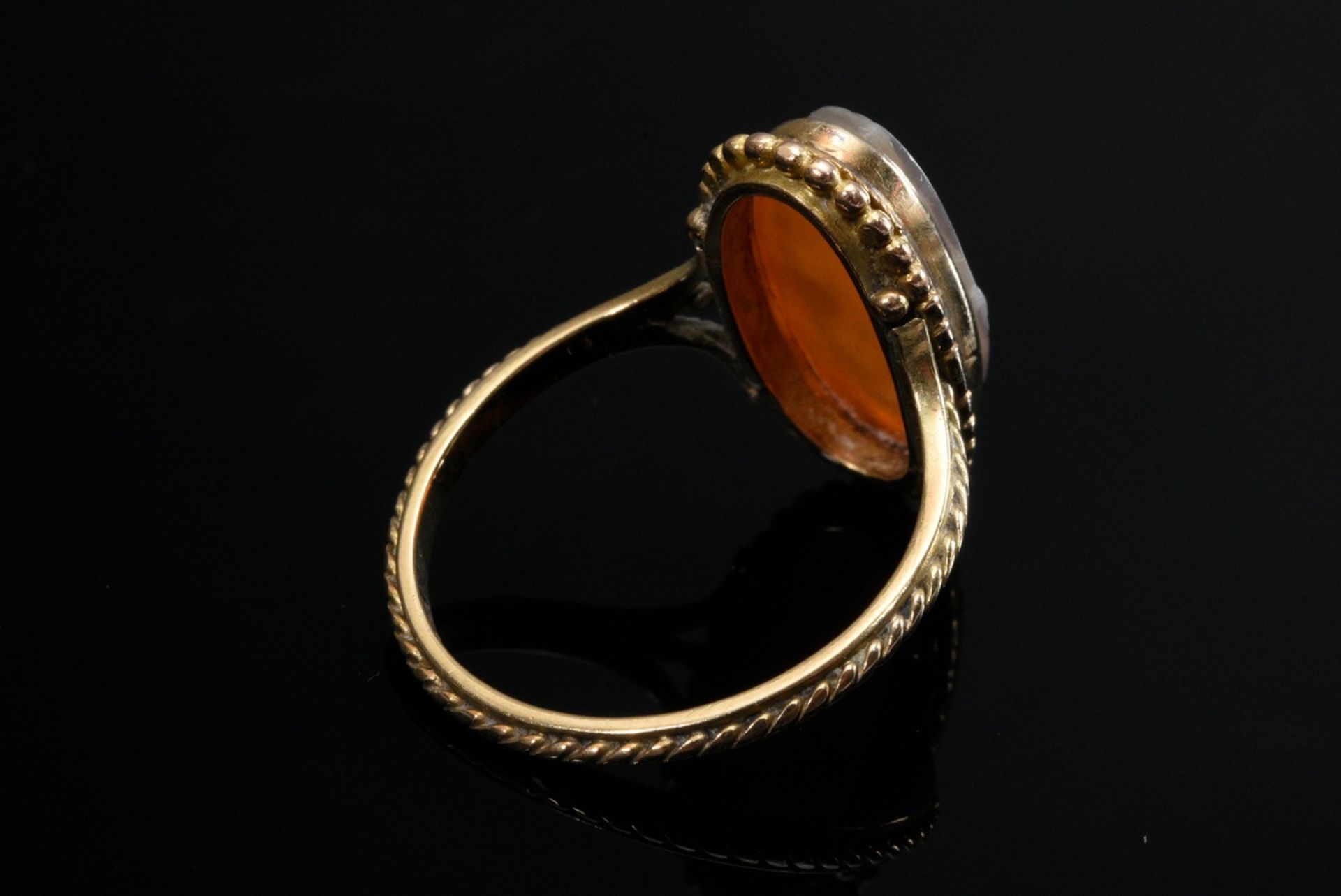 Gelbgold 585 Ring mit ovaler Achat Kamee "Stehende Gewandfigur" in zarter Kordelfassung, 4g, Gr. 57 - Bild 3 aus 3