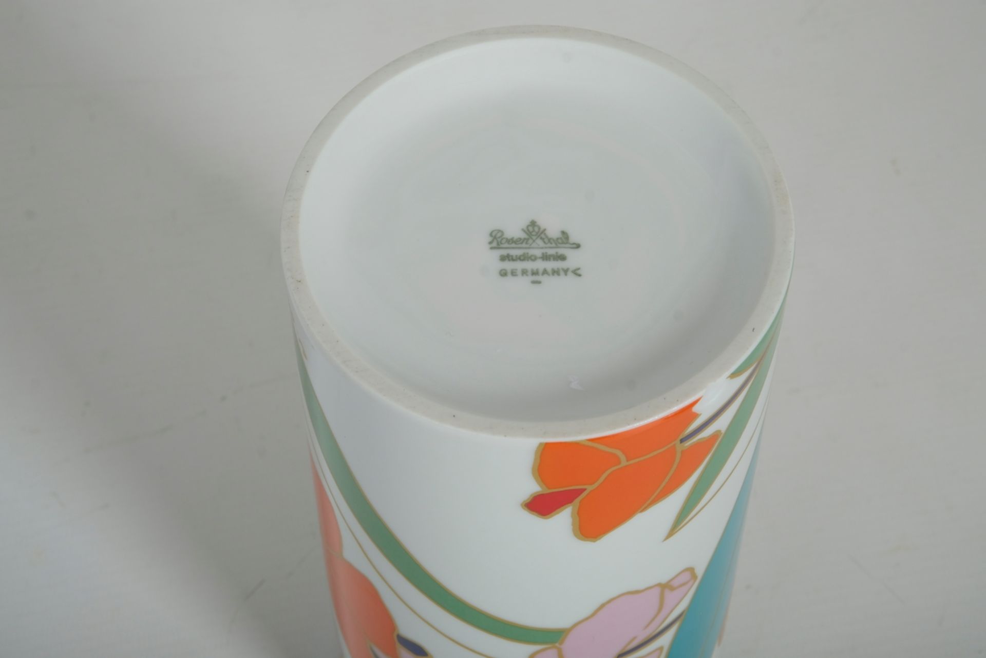 Rosenthal Vase "studio-linie, abstraktes Blütenmotiv von Wolfgang Bauer, 19cm hoch, Durchmesser 9cm - Image 2 of 3