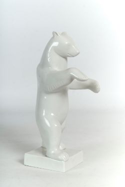KPM Porzellanfigur "Bär" stehend, auf Sockel, 25cm hoch