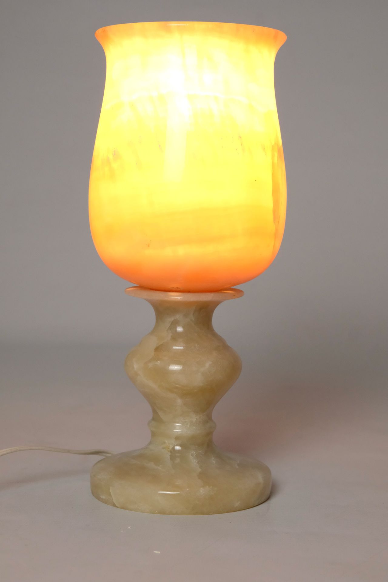 ALABASTER-SET Vase, bauchige Form; Lampe, elektrifiziert, warmes Licht - Image 3 of 4