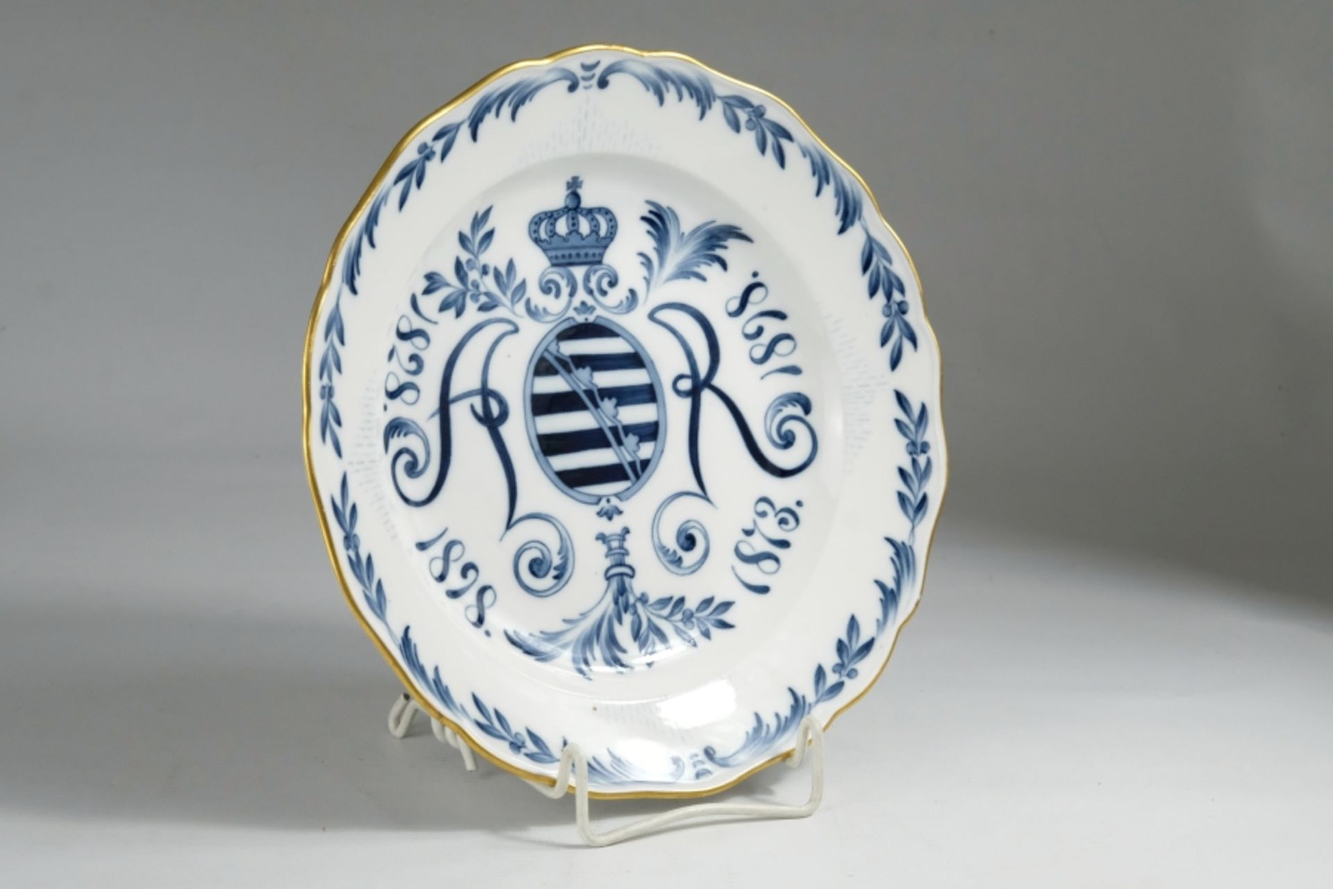 JUBILÄUMSTELLER MEISSEN "Sachsen", Knaufschwerter 1850-1924, 1. Wahl, Albert von Sachsen zum 25-jäh