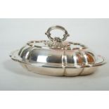 Lidded tureen Martin Hall&Co. LTD oval, curved handle, ornamentation, EPNS silver-plated