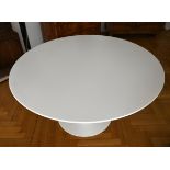 Esstisch Knoll International von Eero Saarinen, runder Tisch mit Platte aus der "Tulip Collection",