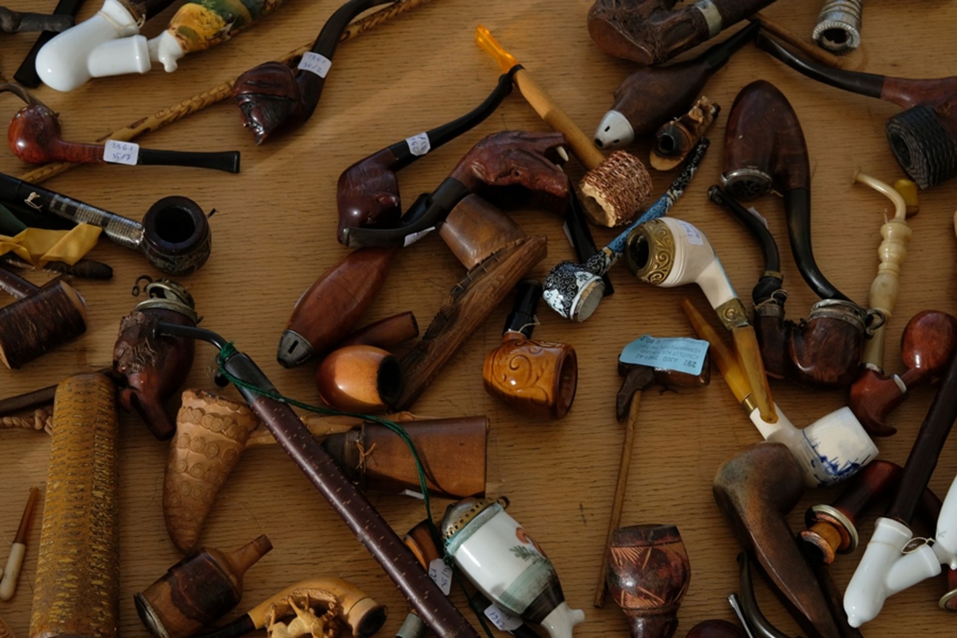 Collector's collection Hunter's pipes, wooden pipes, meerschaum pipes and clay pipes, pipe cases. - Image 12 of 12