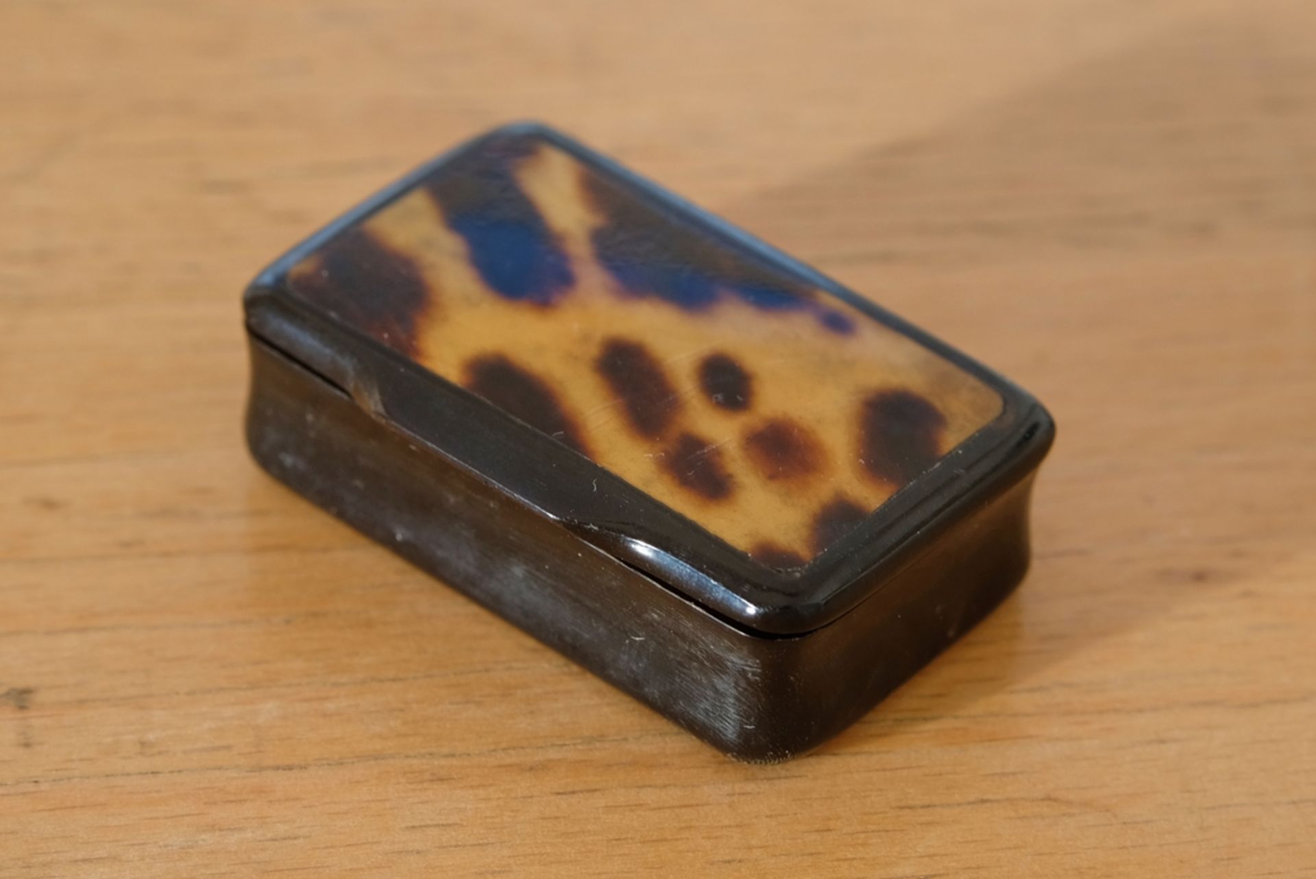 Small box with leopard pattern on the lid, probably ebony with lacquer, 5.5 x 3.5 x 1.5 cm