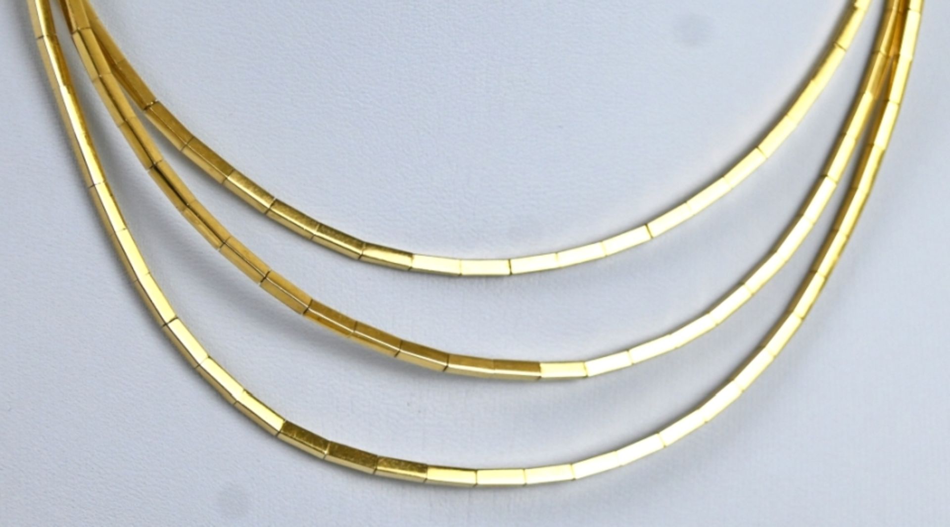 Collier aus drei Goldbögen, polierte Rechteckglieder, Verschluss mit Sicherheitsklappe, Gelbgold 75