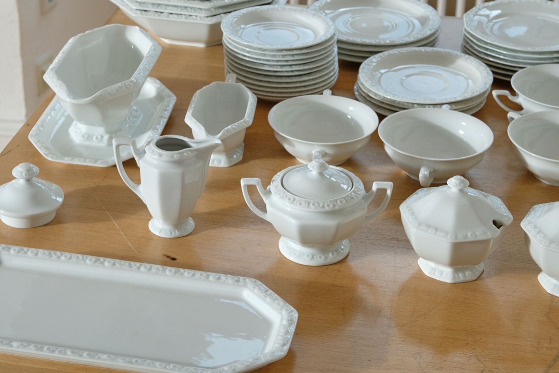 Rosenthal mixed lot coffee / dinner service, Maria White decor. Ten deep plates (23 cm), eleven sha - Image 4 of 5