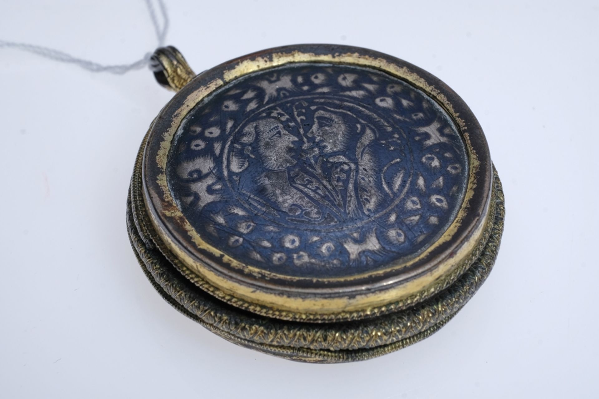 Gothic medallion, around 1500, possibly Upper Italy, wax-like texture, front depicts mother and chi - Image 2 of 3