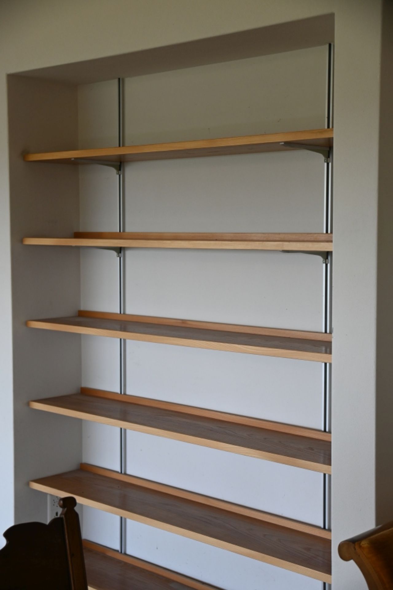 Design bookcase for wall mounting (string system). Consisting of 6 boards made of ash wood, 1.50 x  - Image 2 of 2