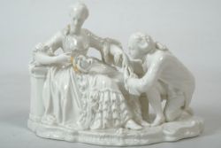 Porzellanfigurengruppe Paar, Nymphenburg, Paar im Rokokostil, 20. Jahrhundert, restauriert