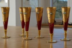 Sechs Sektflöten Murano, Trefuochi, originale venezianische Sektgläser, rubinrotes Glas, Blattgold 