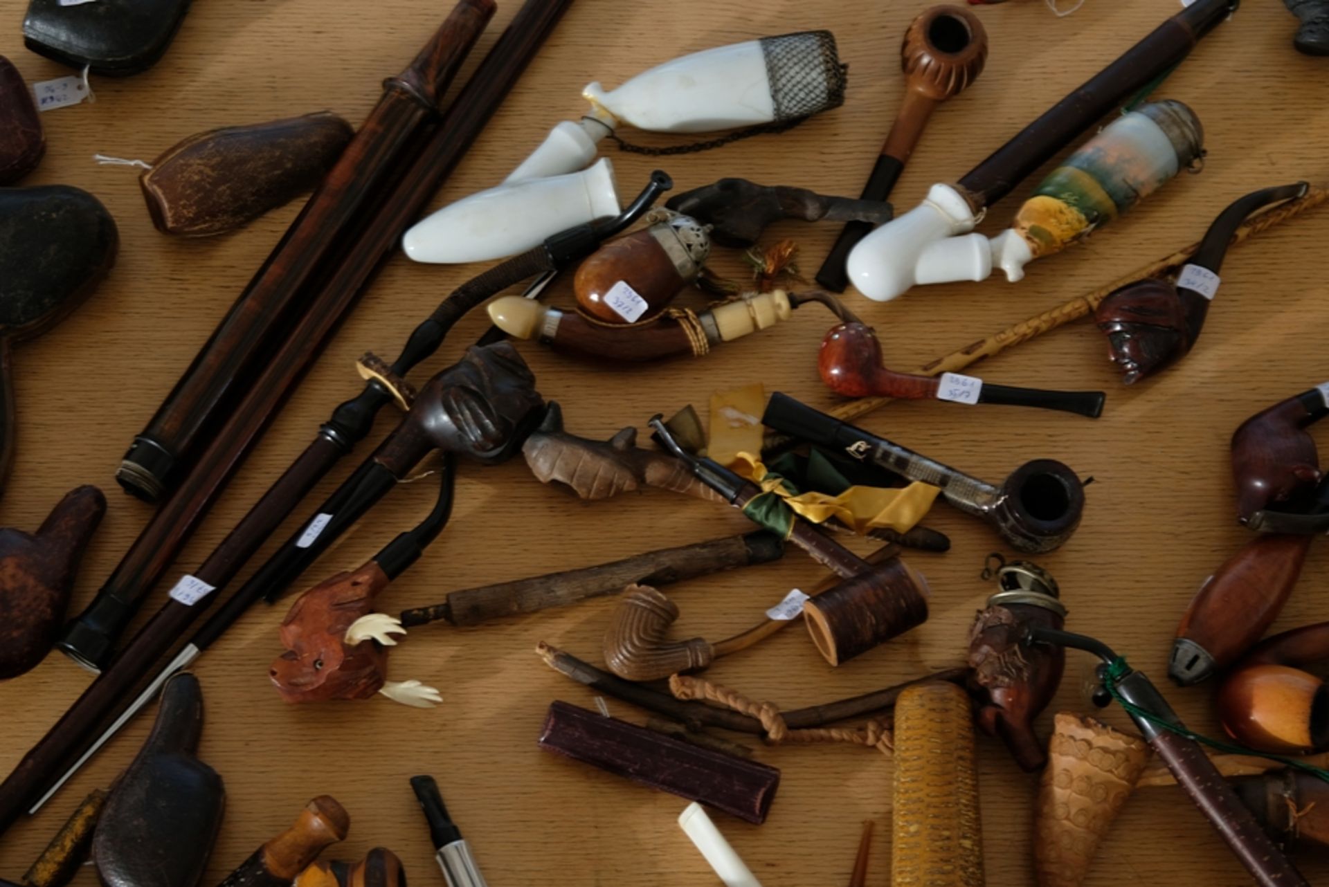 Collector's collection Hunter's pipes, wooden pipes, meerschaum pipes and clay pipes, pipe cases. - Image 2 of 12