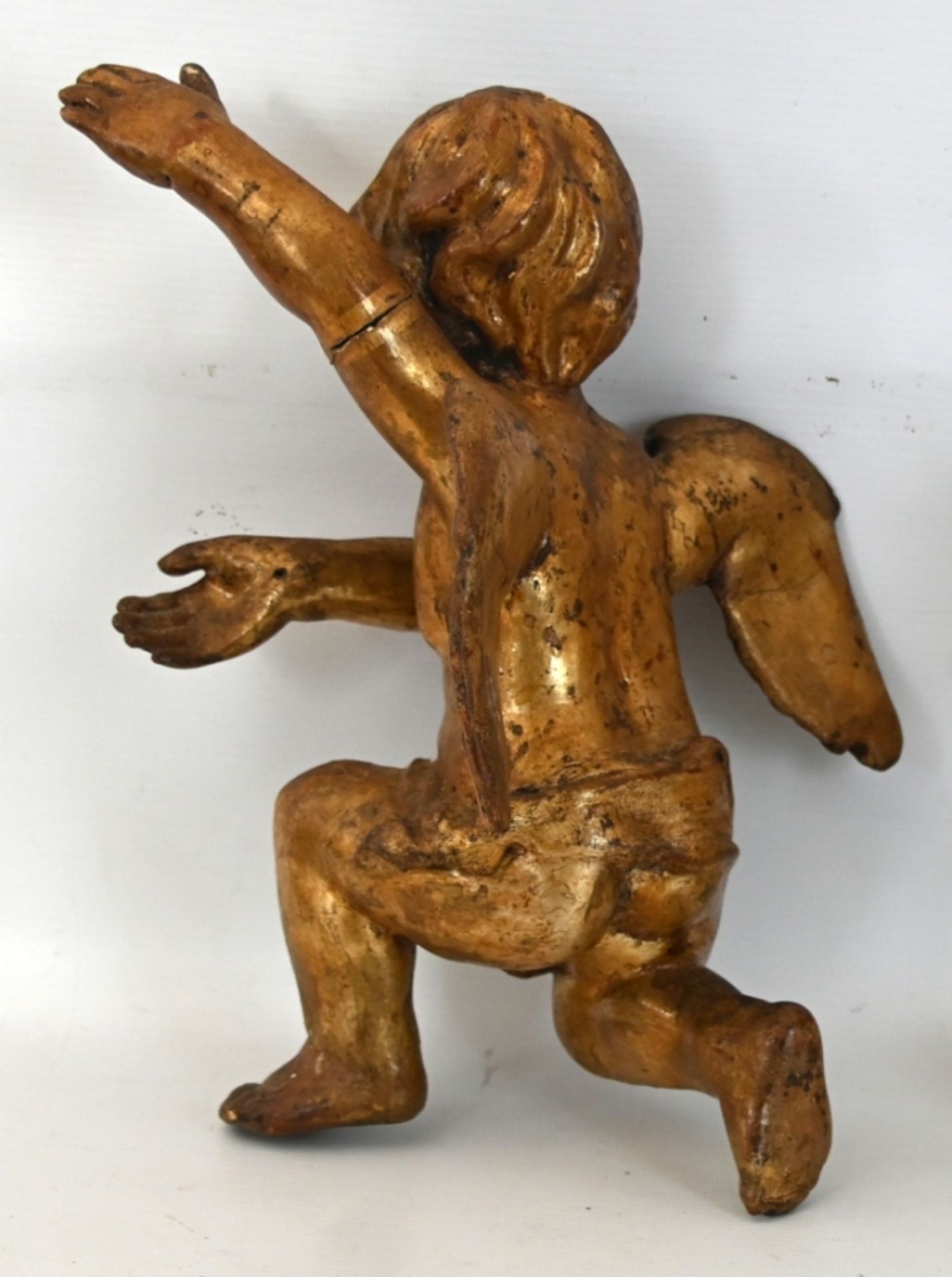 Unknown (18th century) Baroque angel in a moving pose, wood painted in gold, arms restored. - Image 2 of 2