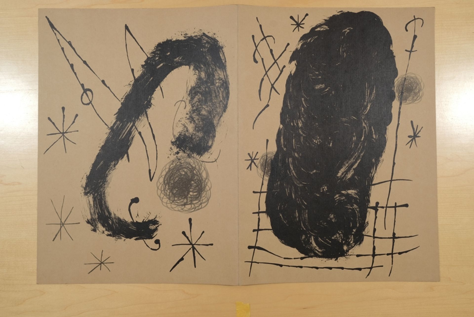 Miró, Joan (1893-1983), "Derrière le Miroir", two lithographs on cardboard. "Derrière le Miroir" (D - Image 4 of 4