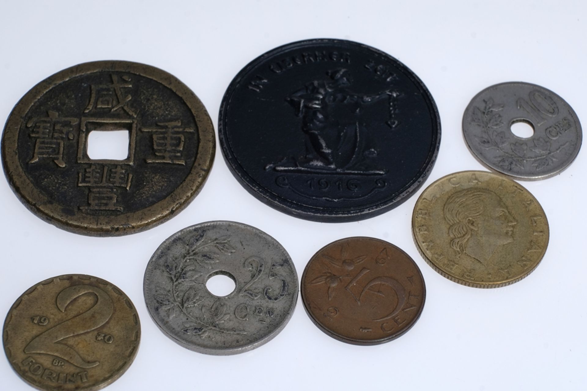 Münzen-Lot, sieben verschiedene Münzen: "In Eiserner Zeit 1916 - Gold gab ich zur Wehr Eisen nahm i