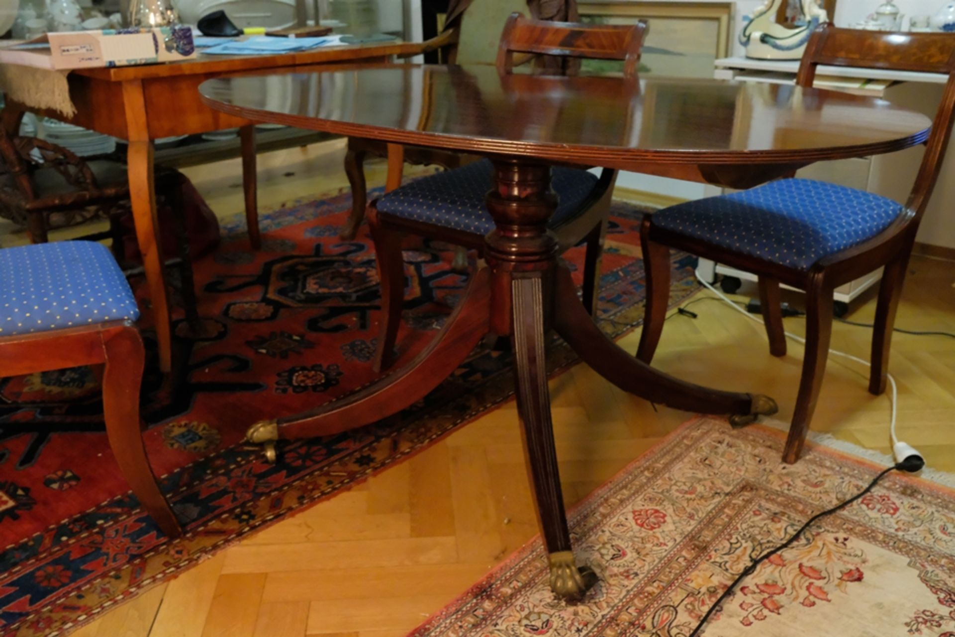 Dining table oval shape, mahogany, on four rollable brass paw feet, 20th century. - Image 2 of 2