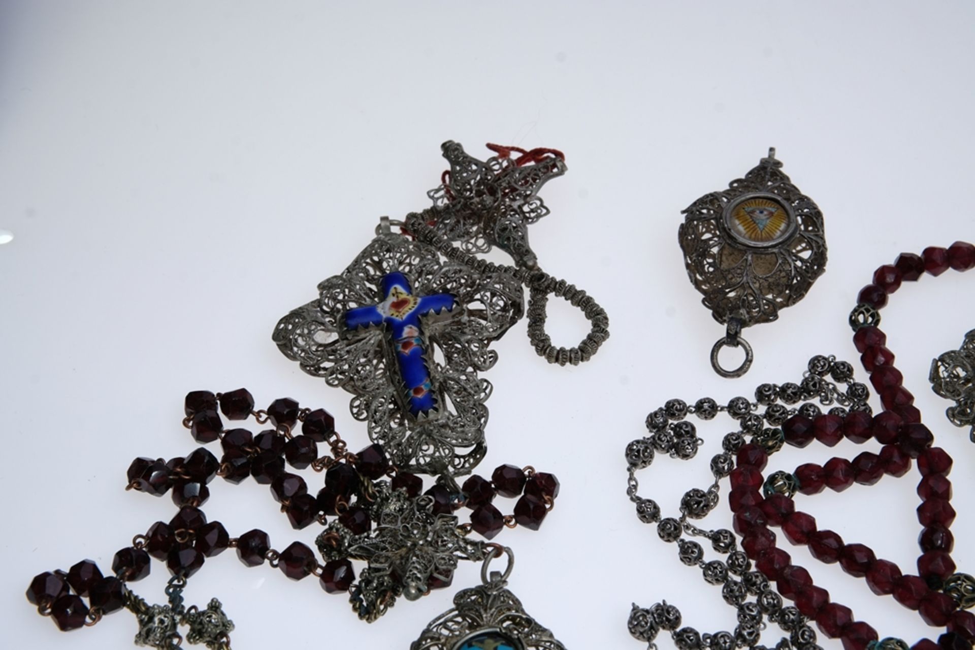 Sacred lot: four rosaries and five : four rosaries and five cross pendants, antique - Image 5 of 5