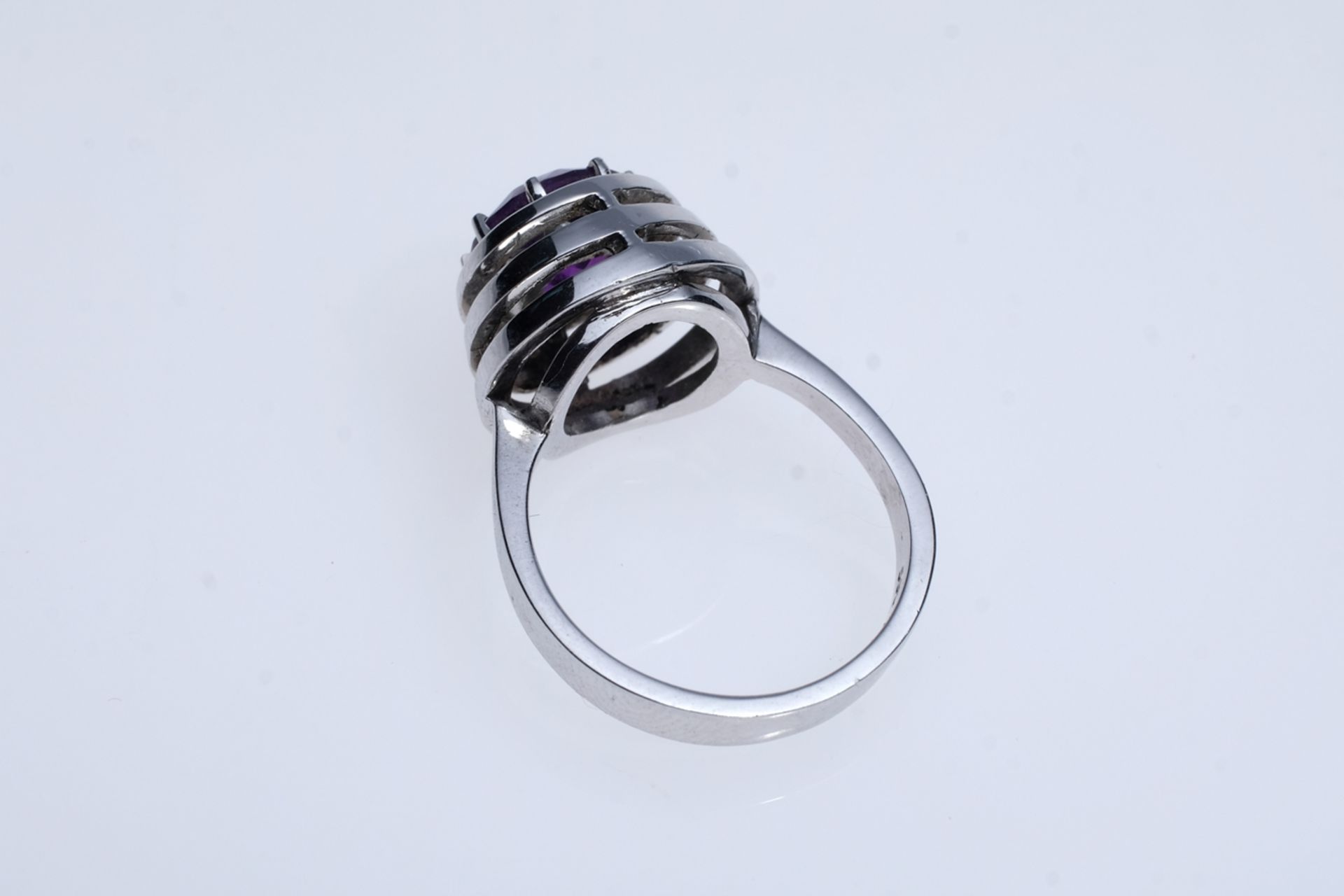 Amethyst ring, amethyst (D 8mm) set in prongs, white gold 585, hallmarked, goldsmith's mark, 5.51g, - Image 2 of 2
